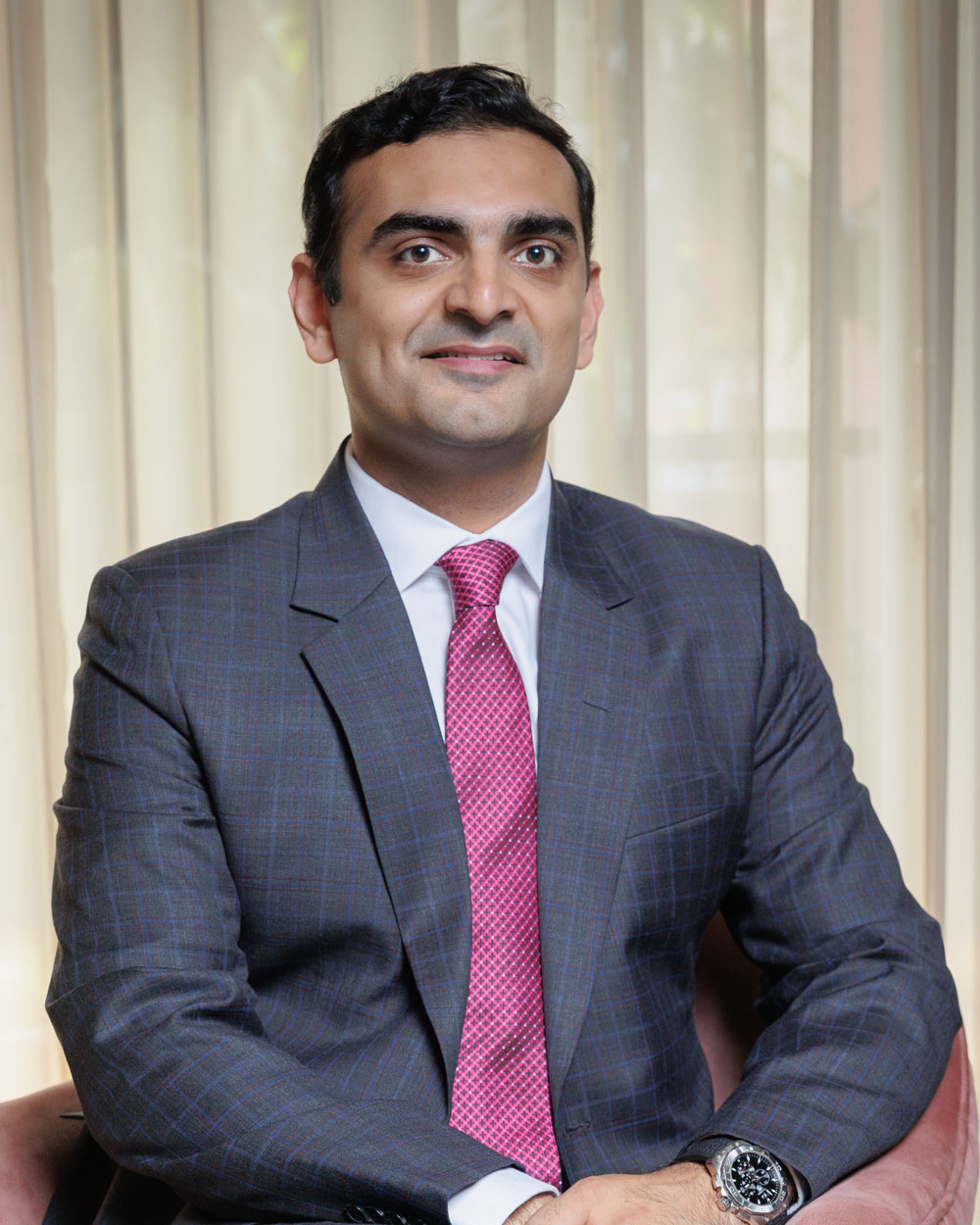 Dr. Aakaar Kapoor